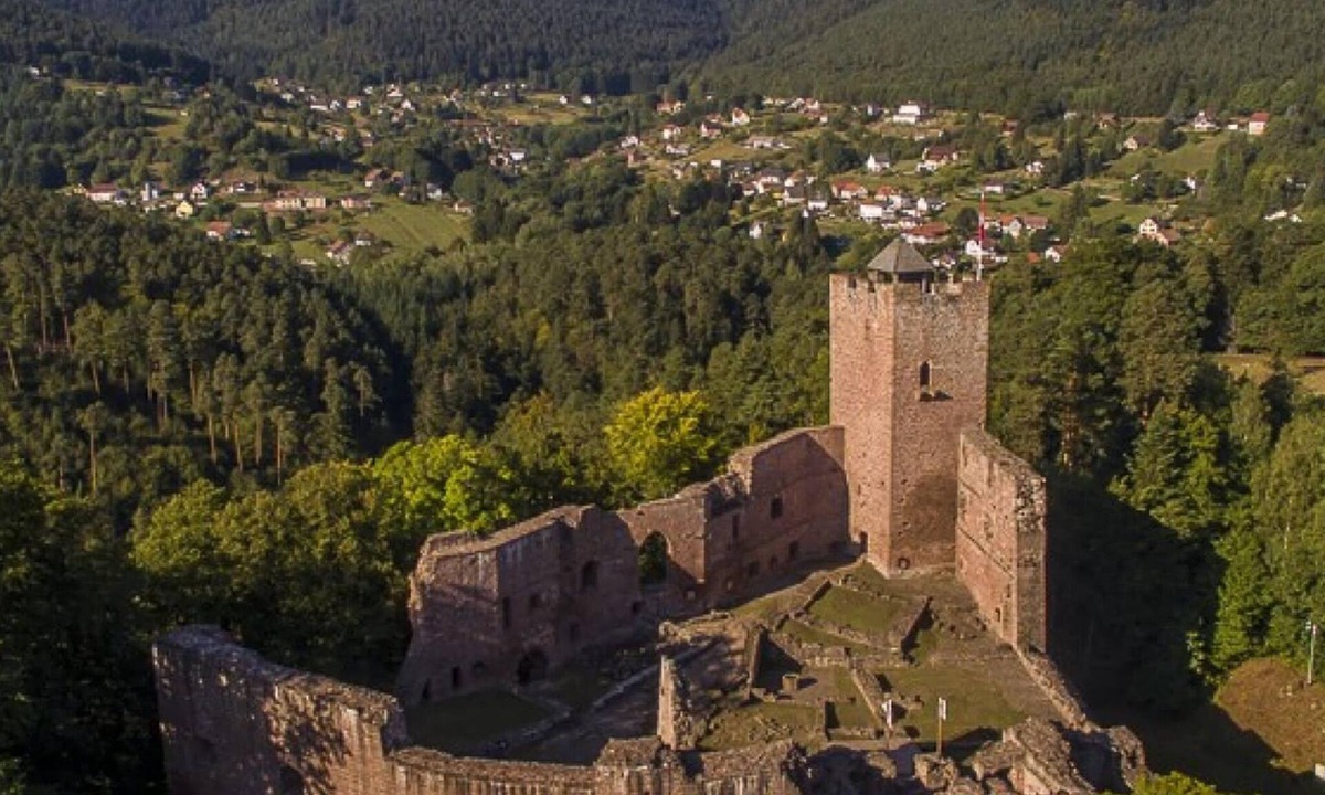 Wangenbourg-Engenthal Cottage | Gîte Hansel, set in greenery beside a stream