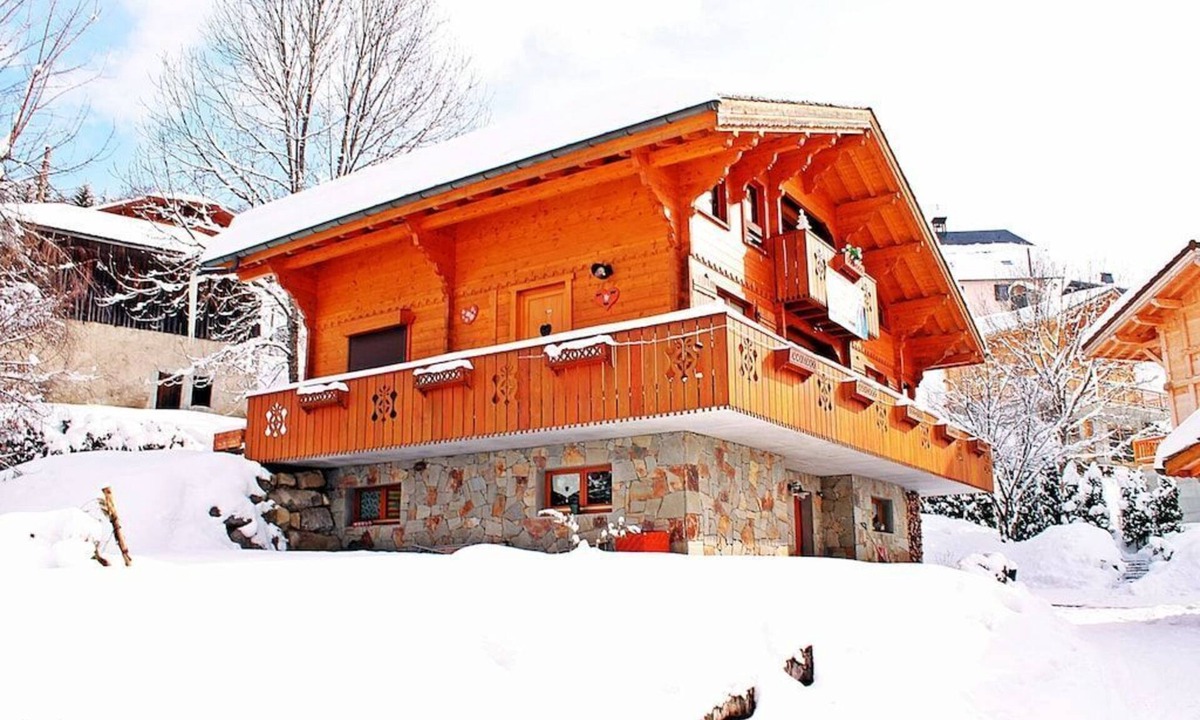 Araches-la-Frasse Apartment | Gîte in chalet 6/8 pers private entrance,ski shuttle ,Balneo bathroom
