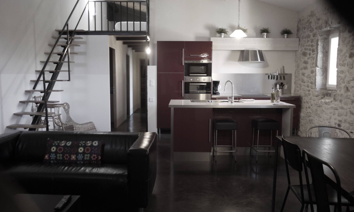 Saint-Paulet-de-Caisson Cottage | Gîte in a vineyard