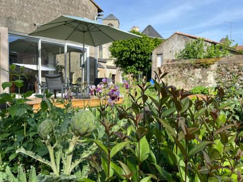 Argenton-Chateau House | Gîte indépendant et calme dans un ancien prieuré