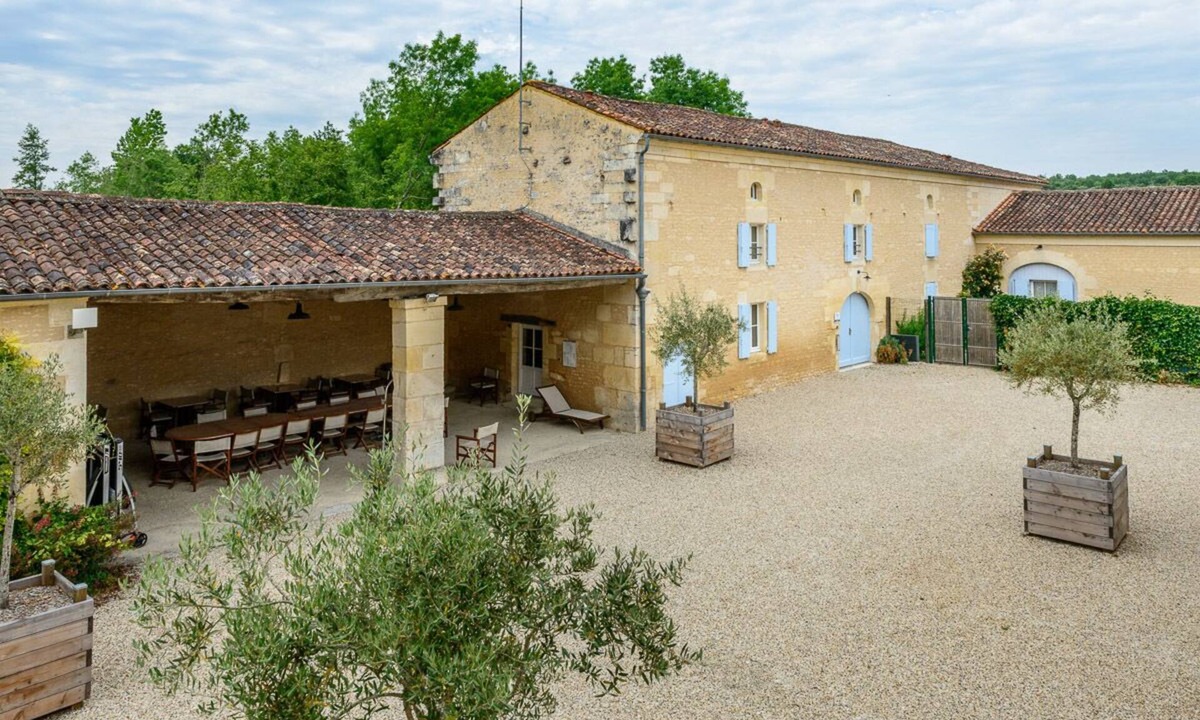 Cherves-Richemont House | Gîte Iris in Cognac country.