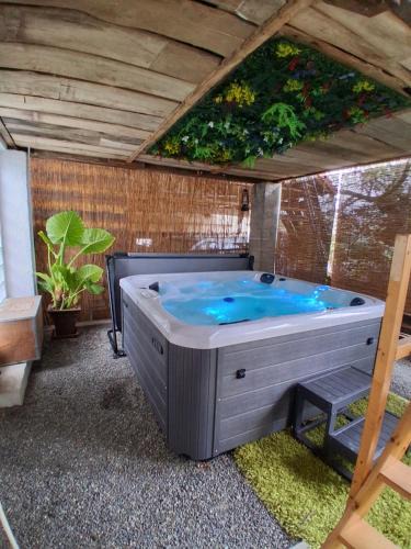 Madiran House | Gîte, jacuzzi & vin au grenier de Madiran