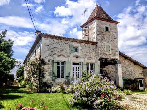 Bourran House | Gîte Kiwi - 3 chambres - grand jardin - piscine chauffée - grande terrasse - hamac- cheminée