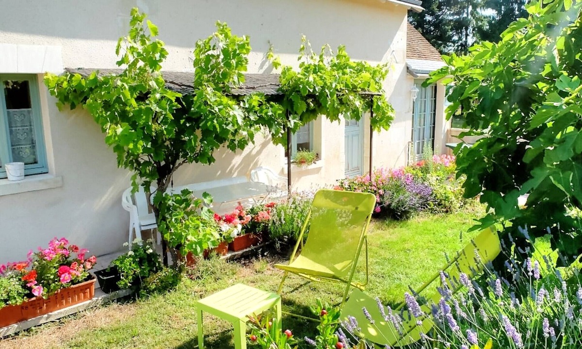 Mazieres-de-Touraine Cottage | Gîte L'Orée du Bois: Rural Charm & Pets Allowed
