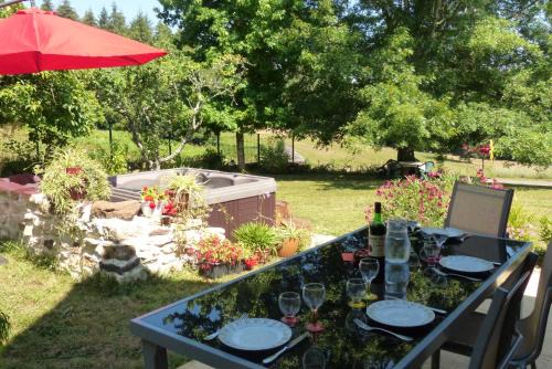 Frayssinet-le-Gelat House | Gîte l'Orée du bois - maison individuelle avec jacuzzi privé