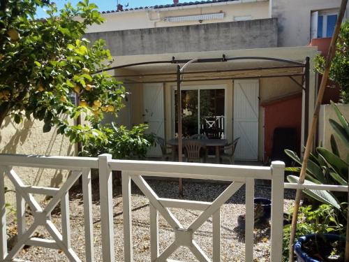 Elne Apartment | Gîte L'Orangeraie - 2 Adultes - 2 enfants