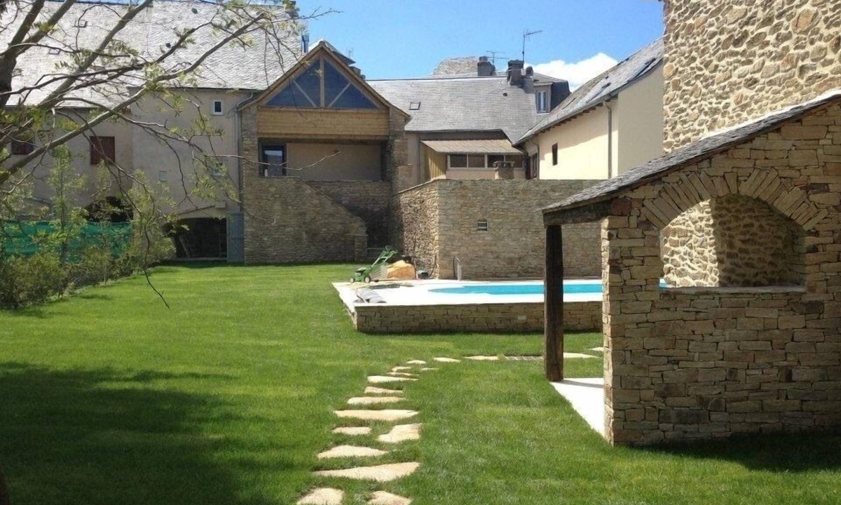 Calmont House | Gîte LA BASILIQUE, sleeps 4