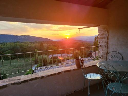 Le Chaffaut-Saint-Jurson Apartment | Gîte La Bastide Flora