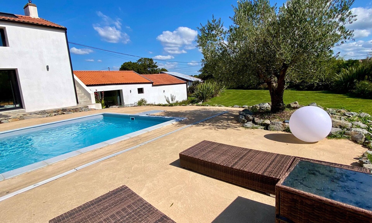Saint-Mars-de-Coutais House | Gîte “La Cour de la Forêt” with Private Pool, Terrace & Wi-Fi