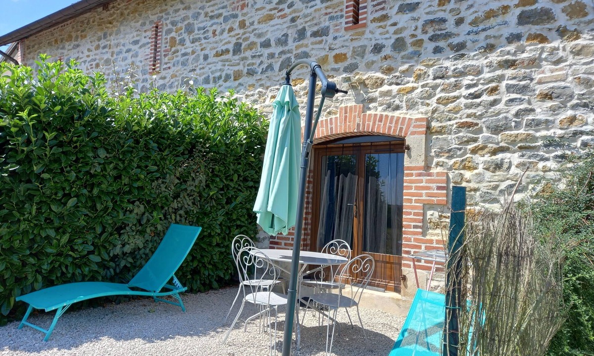 Gannay-sur-Loire House | Gîte La Fromagerie along the Canal Latéral à la Loire.