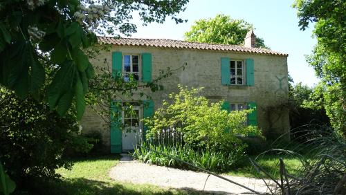 Saint-Jean-de-Liversay House | Gîte La Garauderie