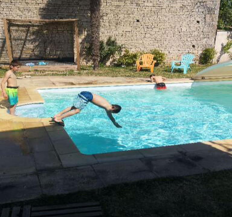 Villiers-en-Plaine House | Gîte la Gatounette piscine jardin partagé avec hôtes