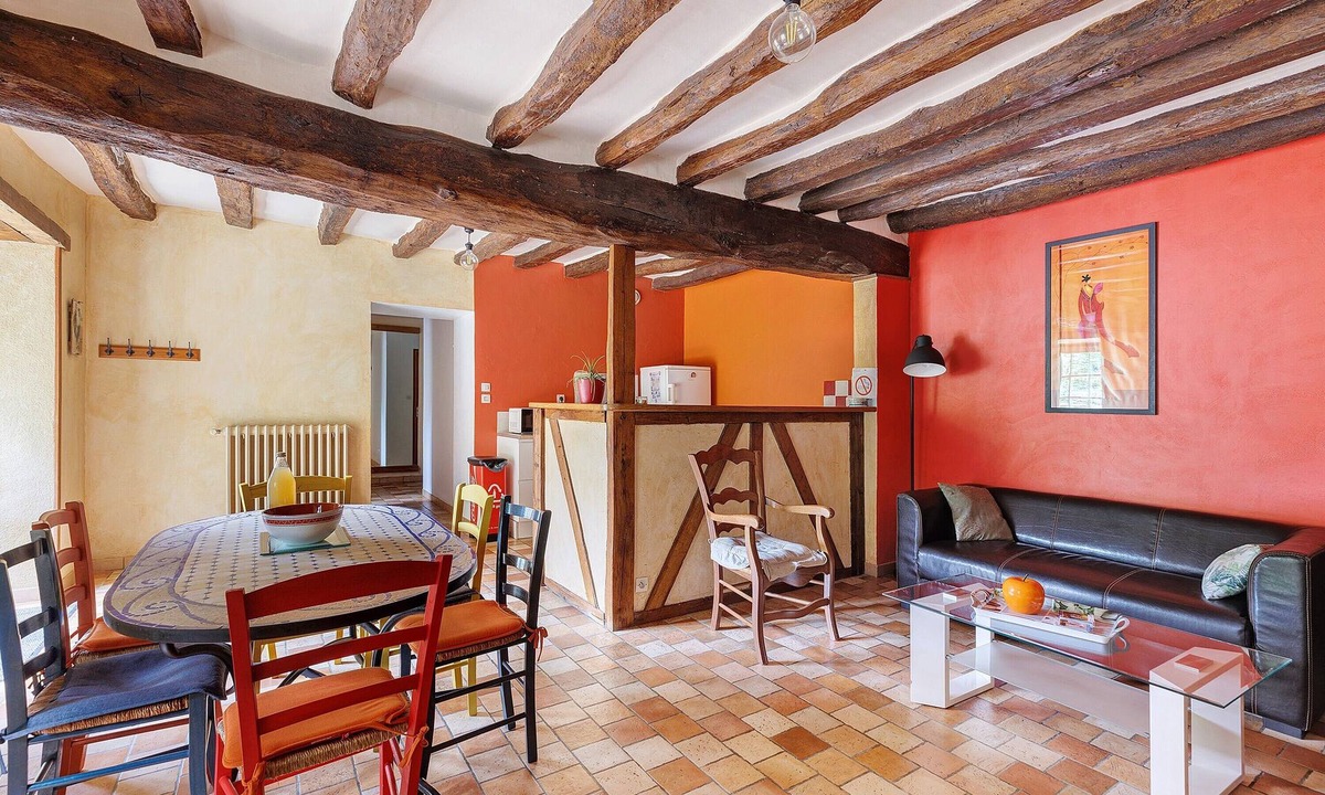 Deneze-sous-Doue House | Gîte La Gentilhommière: private terrace, private garden, and Wi-Fi