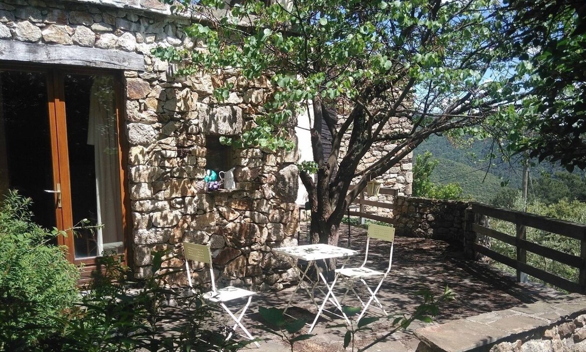 Beaumont House | Gîte "La Terrasse". A real "Eagle's Nest" for two people.