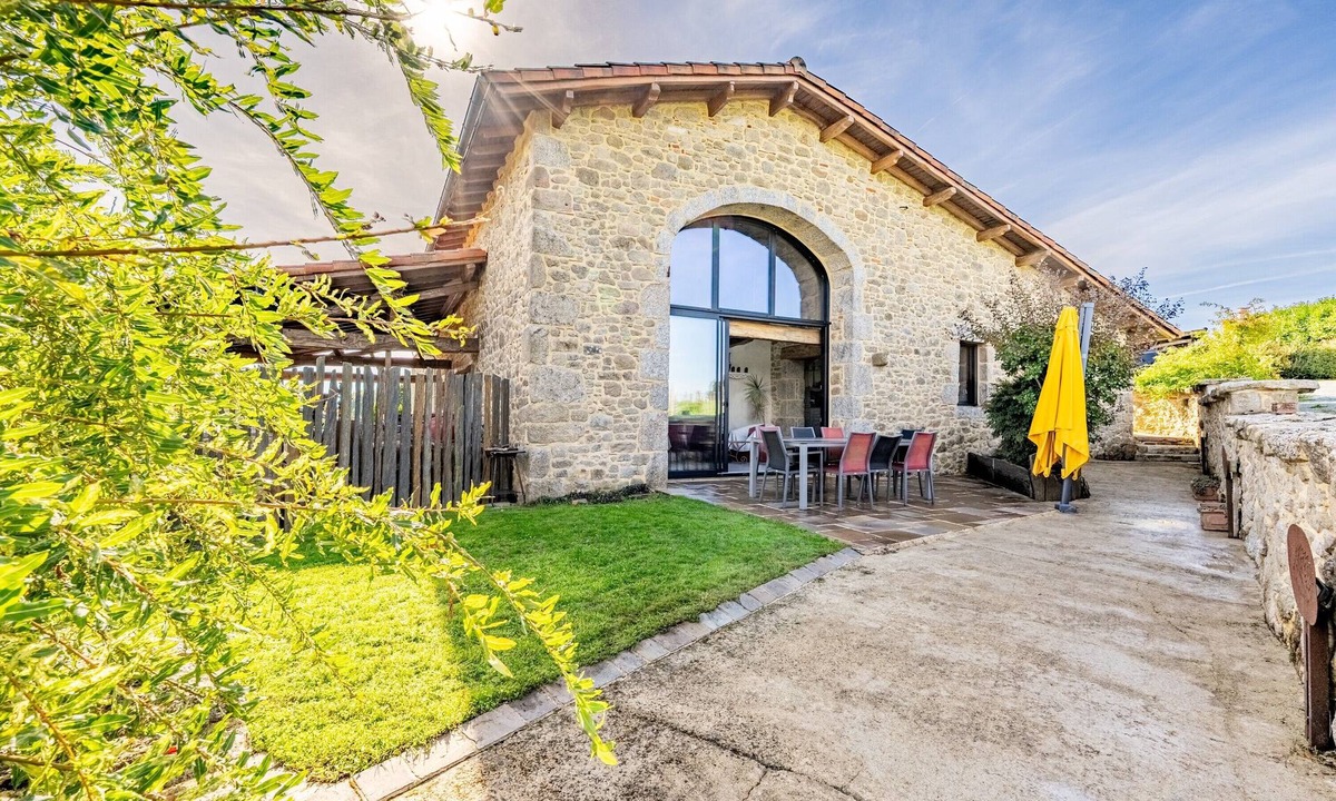 Chambretaud House | Gîte le bouton d'or – 8 minutes from Puy du Fou