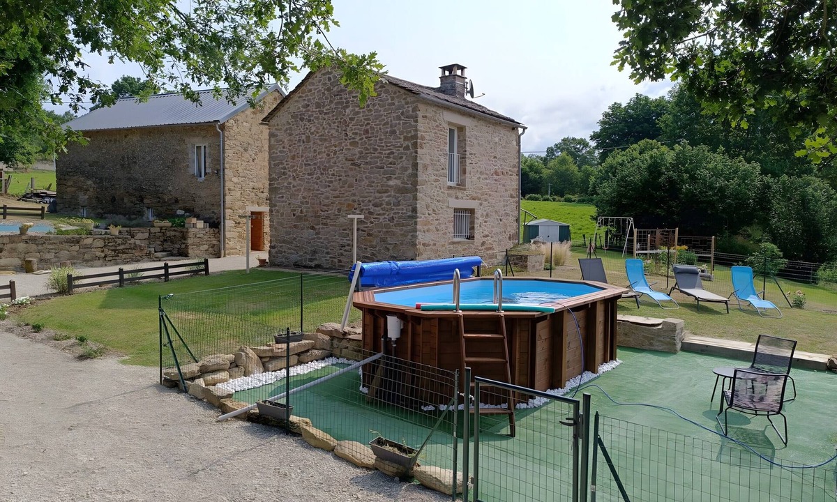 Cassagnes-Begonhes House | Gîte le cros de Céor – Country House with Heated Pool near Céor River