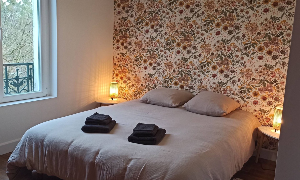 Belleville-sur-Meuse Apartment | Gîte LE FRANCAIS: meublé 3 étoiles, 2 chambres, GARAGE et JARDIN, CLIMATISATION