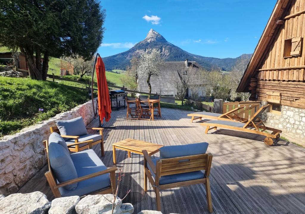 Saint-Pierre-de-Chartreuse House | gîte Le Maz'eau avec jacuzzi