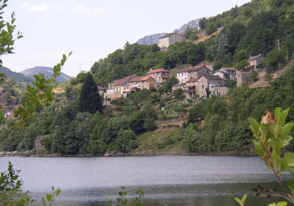 Sainte-Marguerite-Lafigere Apartment | Gîte le Petit Riou