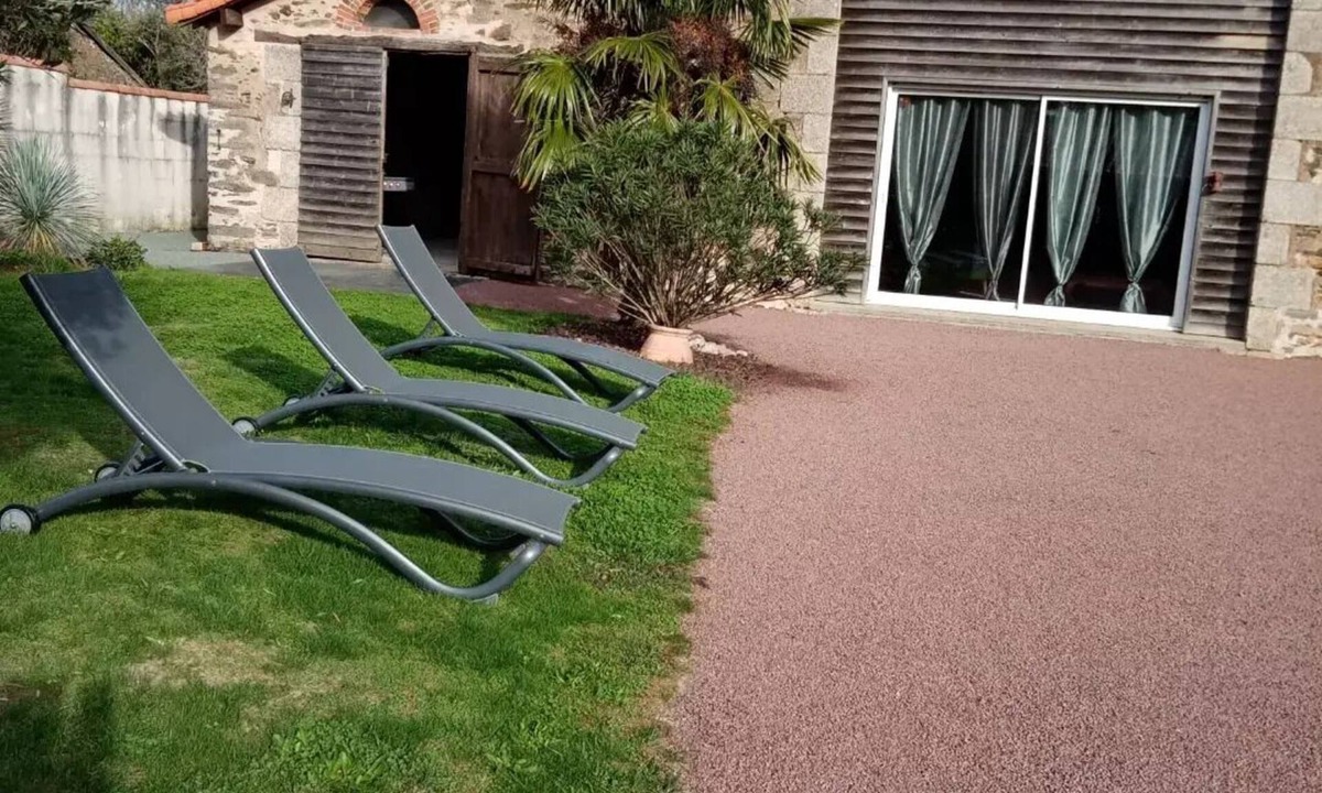 Thorigny House | Gîte le Marillet converted barn with covered swimming pool for 9 people, Vendée.