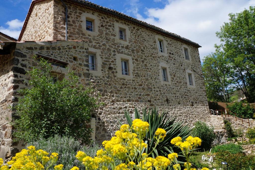 Saint-Julien-du-Gua House | Gîte * "le refuge des fées"