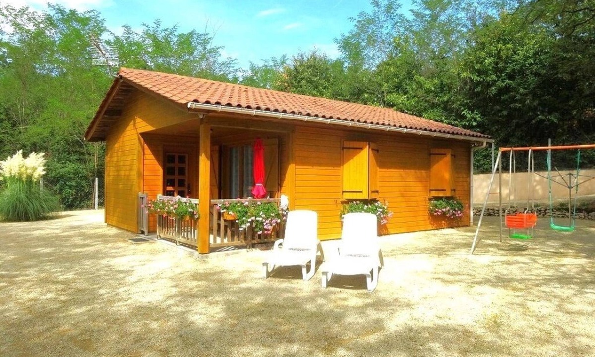 Auriac-du-Perigord Ski Chalet | Gîte les Acacias - lesgitesdeshautsdevialot.fr