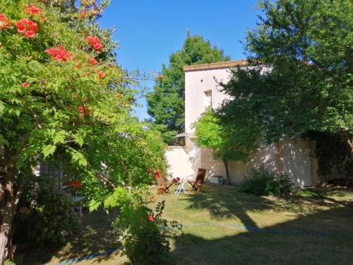 Freneuse Apartment | Gîte Les Bignones