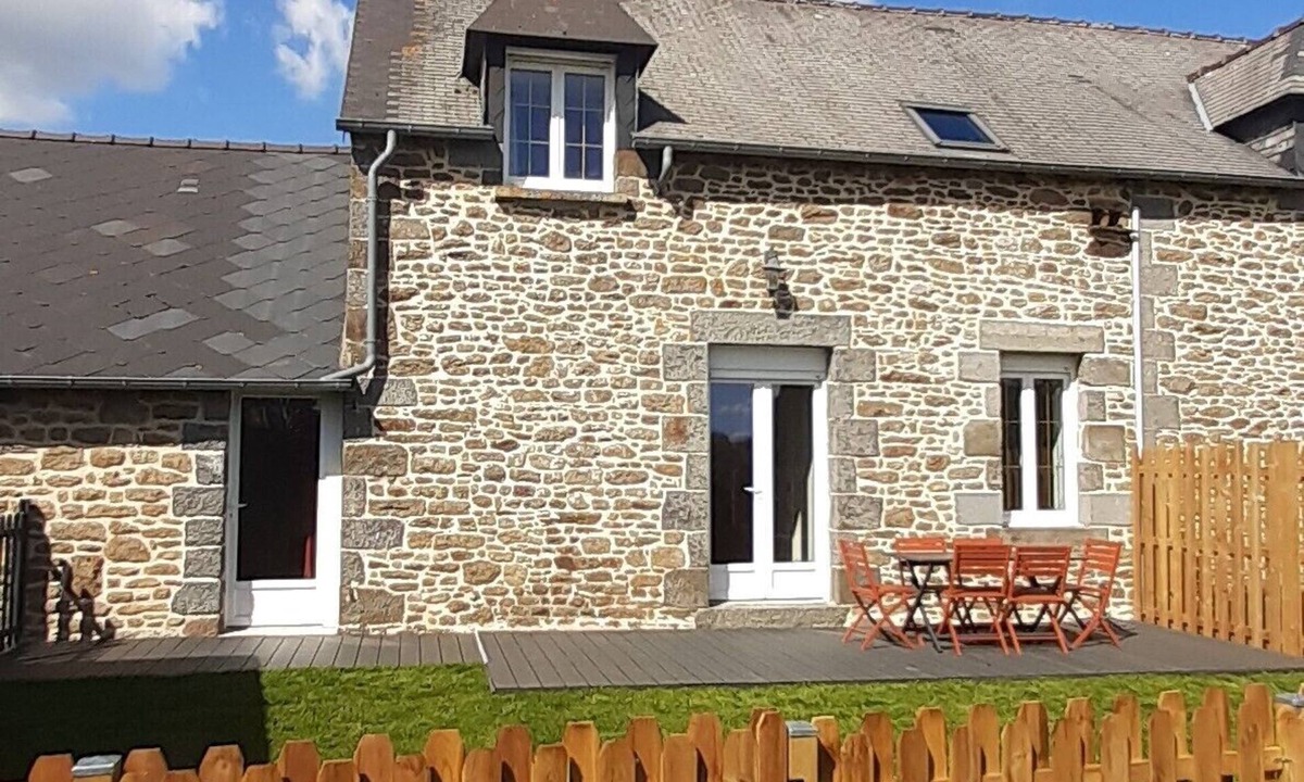 Le Tronchet House | Gîte "les Camélias