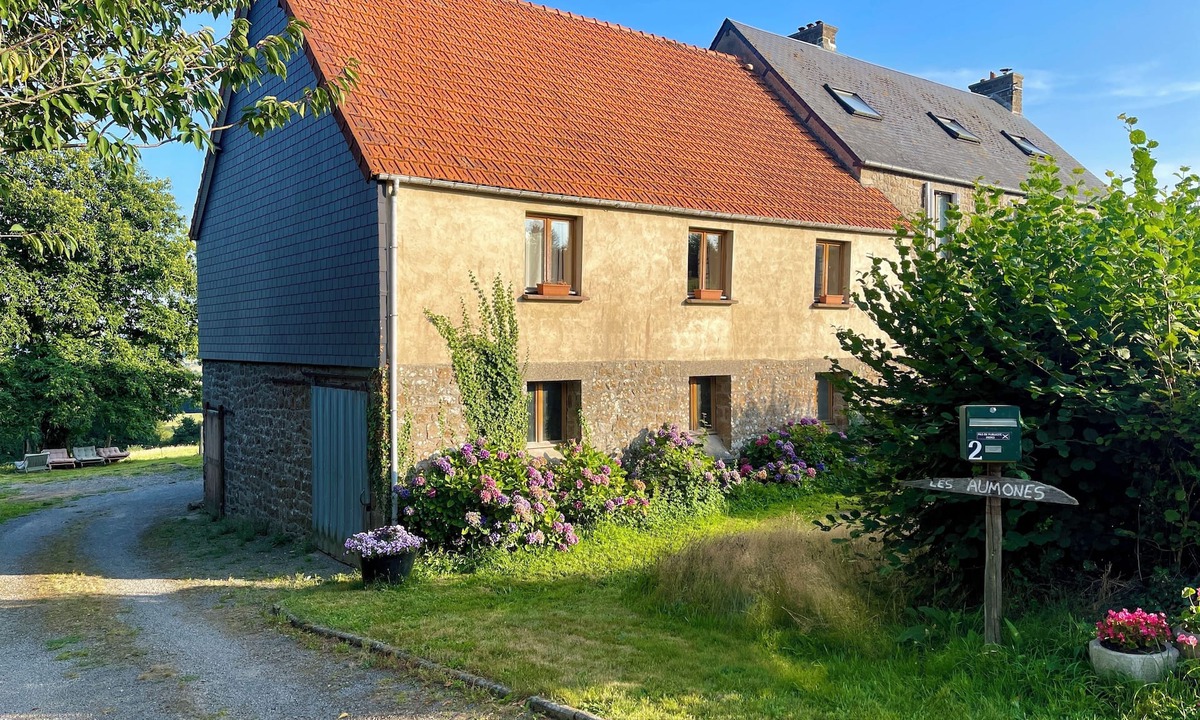 Perriers-en-Beauficel Cottage | Gîte Les Aumônes