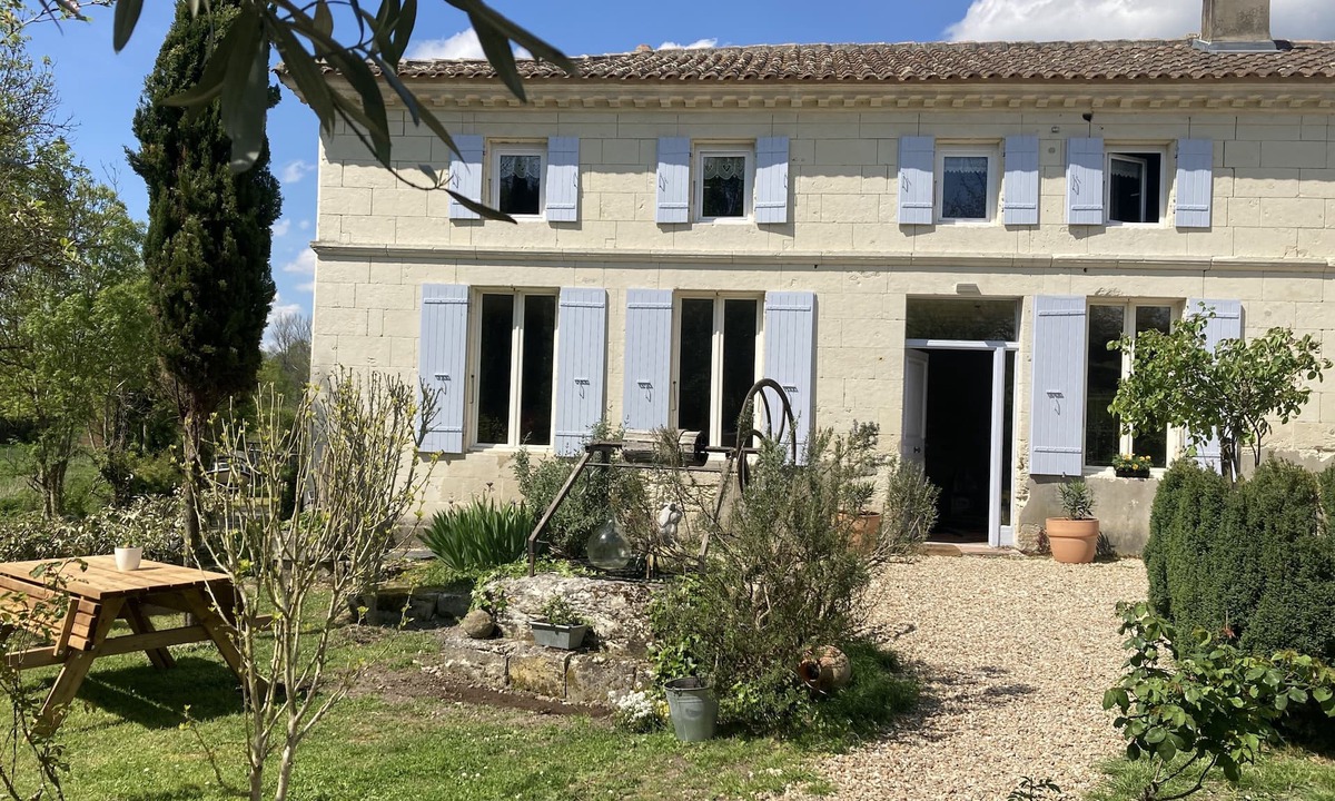 Saint-Dizant-du-Gua Condo | Gîte les ganivelles