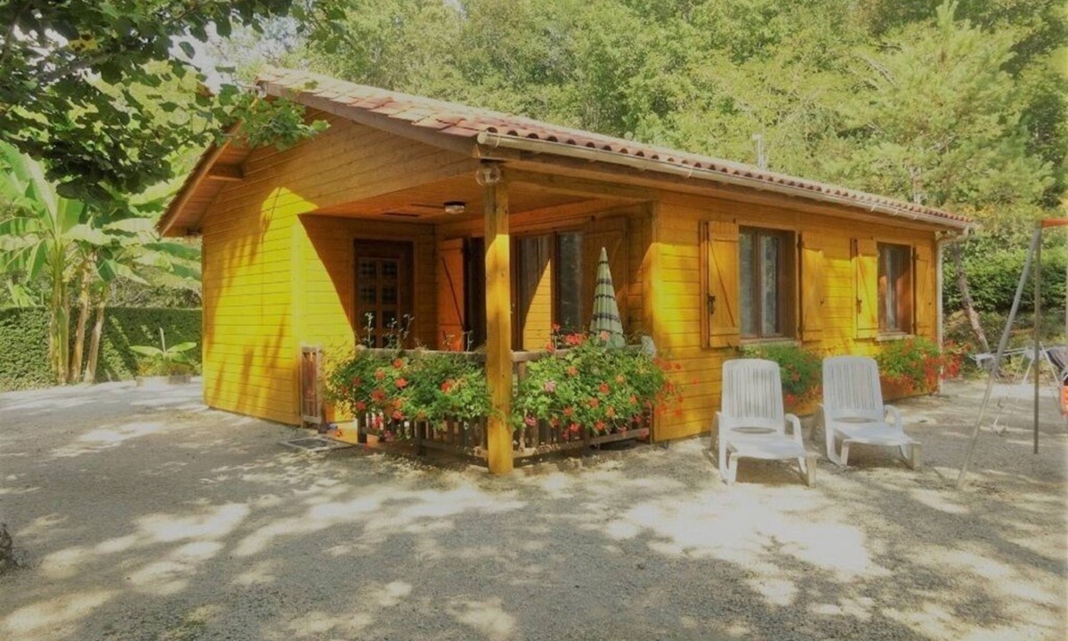 Auriac-du-Perigord Ski Chalet | Gîte les Pyracantas - lesgitesdeshautsdevialot.fr