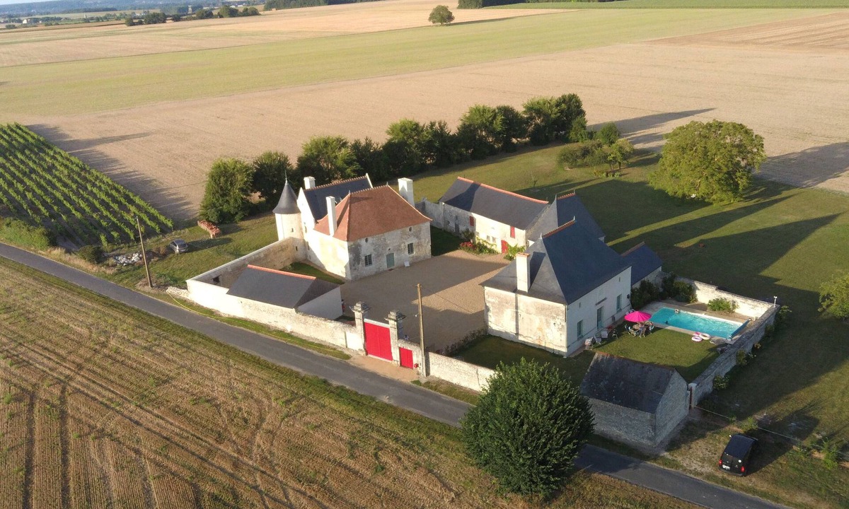 Ligre House | Gîte Les Treilles, au Cœur des Châteaux de la Loire Piscine Privée