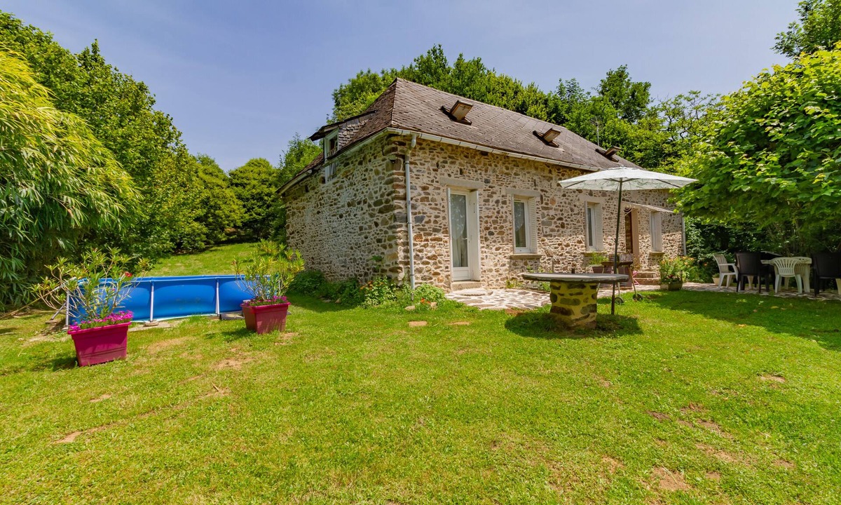 Lagrauliere Cottage | Gîte Loucastan in a green setting