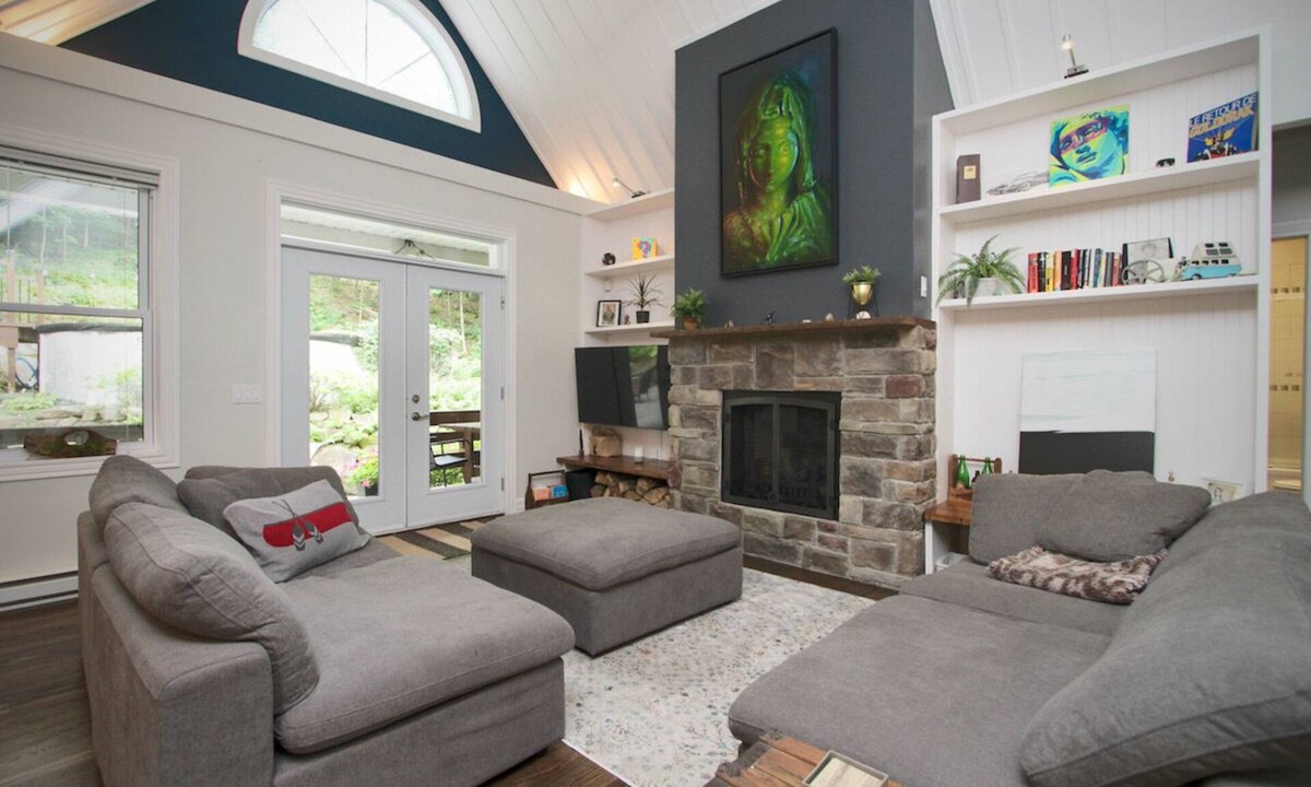 Shefford Ski Chalet | Gîte Luxueux en Montagne près de Bromont