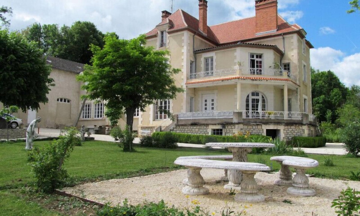 Excideuil Apartment | Gîte Moderne de Deux Chambres