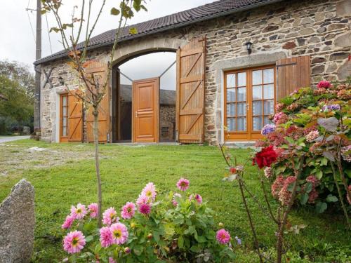 Ferrieres-sur-Sichon House | Gîte Montagne avec Terrasse et Barbecue - Animaux Acceptés - FR-1-489-101