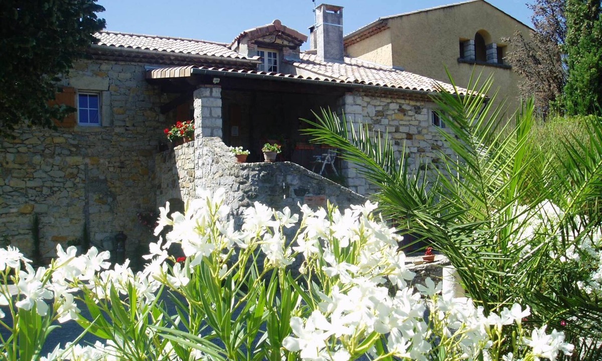 Villeneuve-de-Berg House | Gîte Panorama sleeps 8 to 15