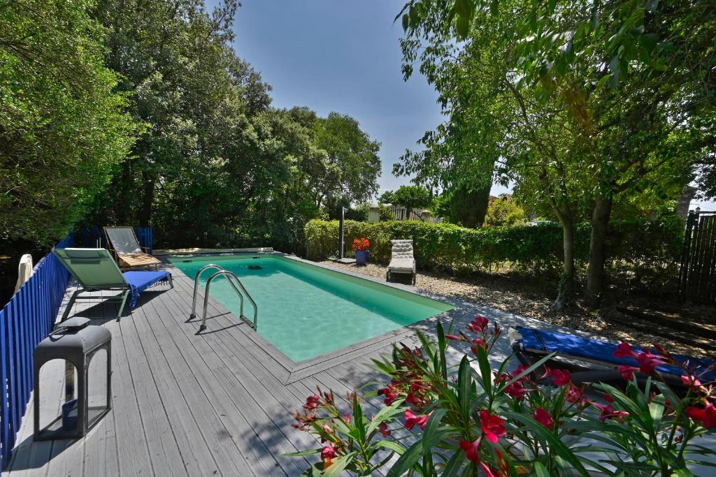 Lussan Apartment | Gîte Pina - Gîte avec piscine partagée
