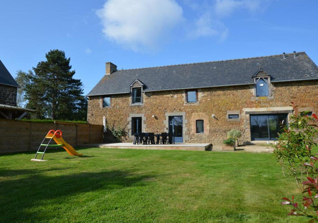 Plerguer House | Gîte Plerguer, 5 pièces, 8 personnes - FR-1-538-104