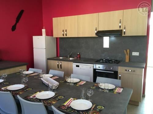 Aniche House | Gîte pour 8 à Aniche, jardin privatif, parking, Wi-Fi - FR-1-510-156