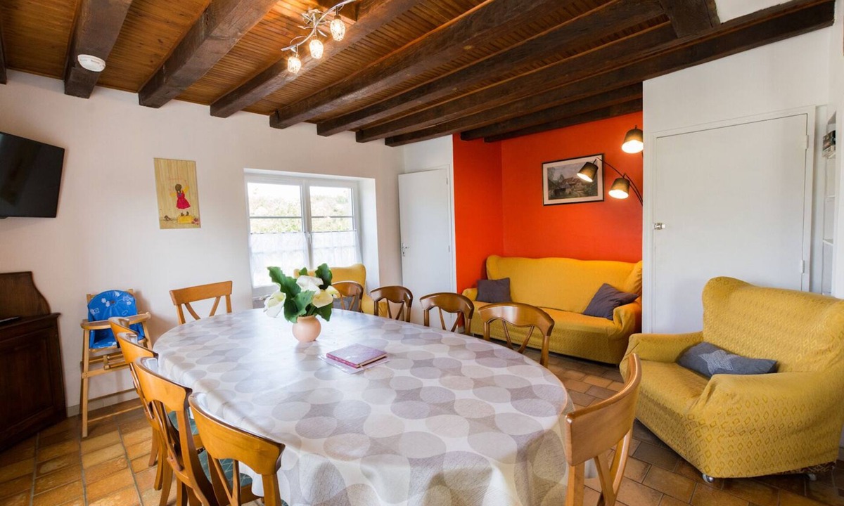 Savigne-sous-le-Lude House | Gîte près zoo la Flèche 11 couch.+bébé Prix base132€/6per+18€per.sup 2.s.d.b.3wc