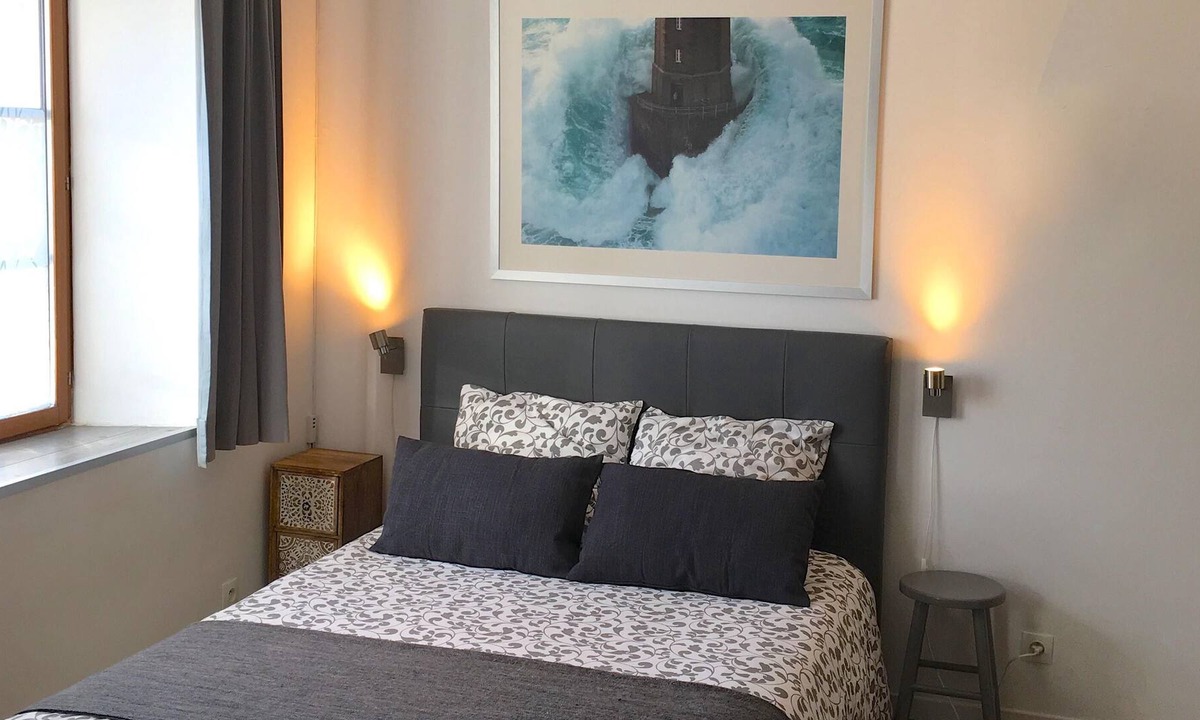 Bernieres-sur-Mer Cottage | Gîte-Private Bathroom-INDEPENDENCE