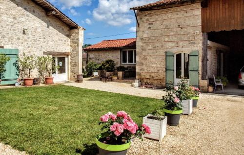 Bourran House | Gîte Prune D'ente - 2 chambres - parking - piscine chauffée- terrasse - climatisation