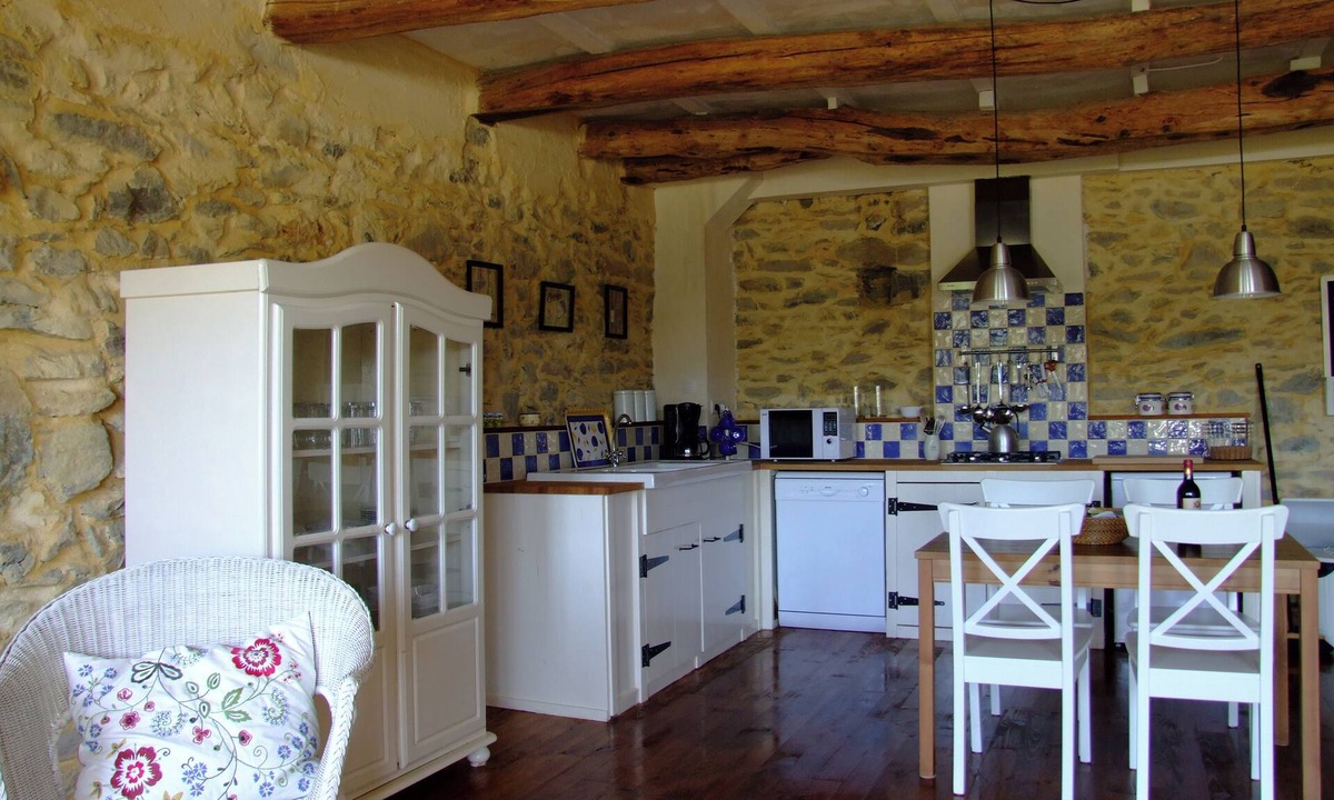 Ganties Apartment | Gîte Pyrénées Les Trois Montagnes Sarousse