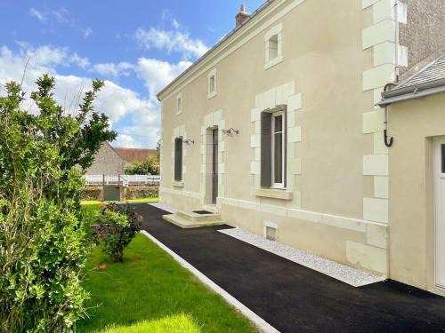 Courcay House | Gîte rénové avec billard, baby-foot, jardin clos, recharge VE, proche châteaux de la Loire - FR-1-381-575