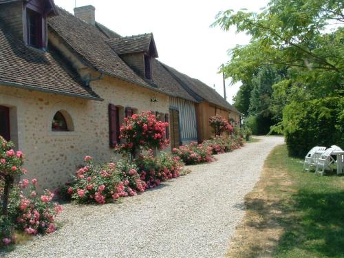 Ballon-Saint-Mars House | Gîte rénové en campagne, 3 ch., terrain 5000m², proche randonnées et Le Mans ! - FR-1-410-161