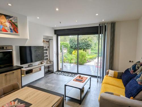 Pierrefitte-sur-Aire House | Gîte rénové avec terrasse ensoleillée et parking à Pierrefitte-sur-Aire - FR-1-585-136