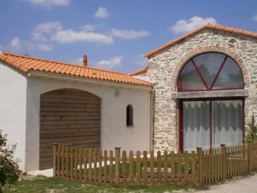 La Gaubretiere House | Gîte rénové mitoyen PMR, 3 chambres, terrasse, proche nature - FR-1-426-112
