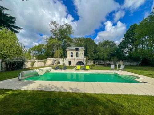 Brehemont House | Gîte ravissant avec piscine - proche Loire - FR-1-381-657