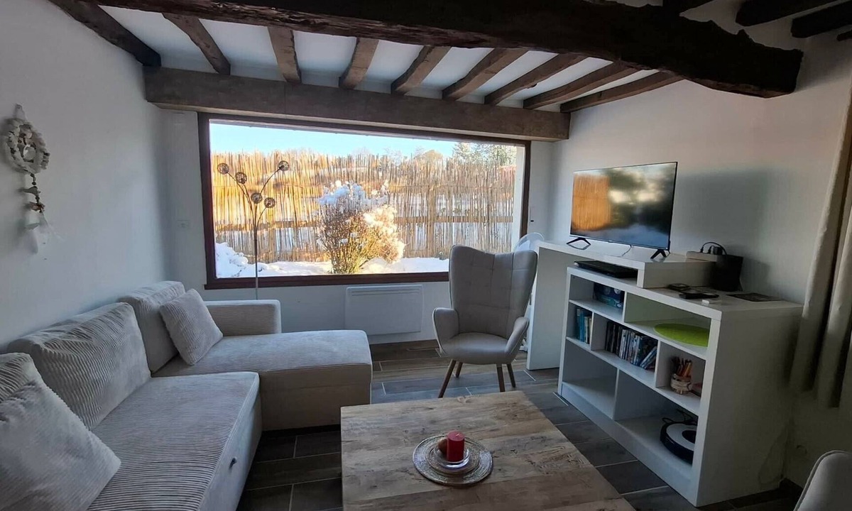 La Frenaye House | Gîte Ressources: Jacuzzi, Private Terrace & Garden
